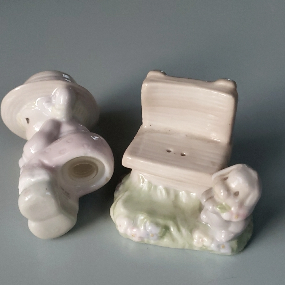 Precious Moments - Seasoned with a Smile - Enesco Salt and Pepper Shakers. - Picture 4 of 16